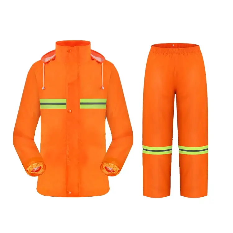 Conjunto de capa de chuva com capuz removível e faixa de alta refletividade para trabalhos rodoviários e de saneamento. 1