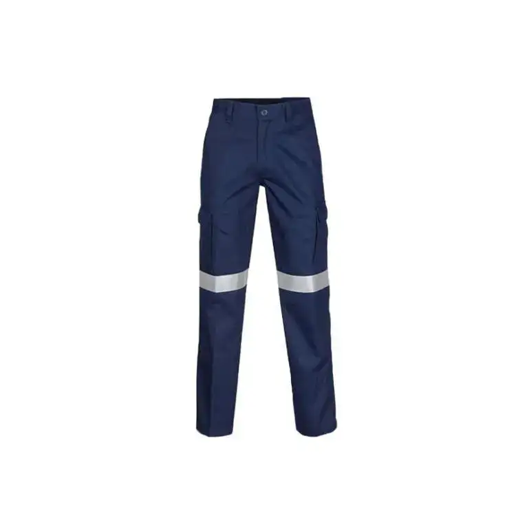 Les pantalons de travail avec bande réfléchissante améliorent la visibilité. 1